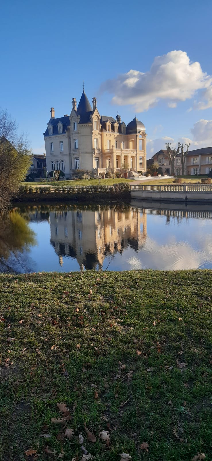 Chateau Hotel Grand Barrail mit See3