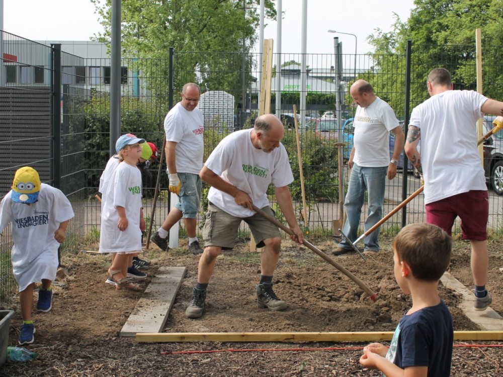 Wiesbaden engagiert 2017 Bau Holzhaeuschen