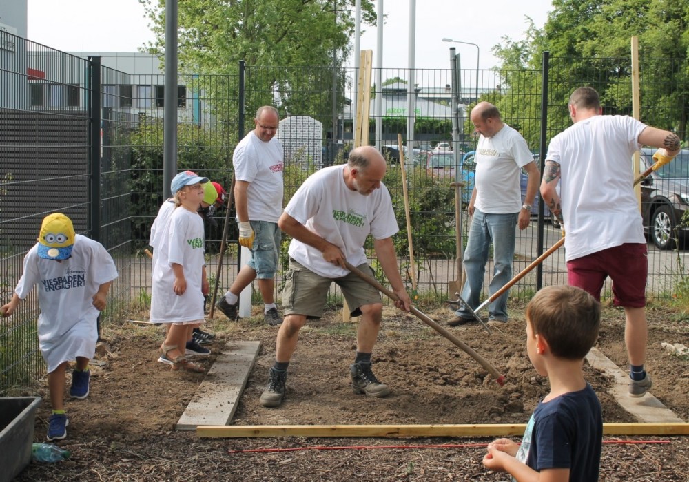 Wiesbaden engagiert 2017 Bau Holzhaeuschen