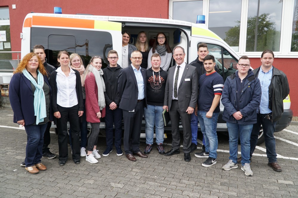 PM 071 RP besucht Unterricht der zukuenftigen Rettungskraefte in Marburg