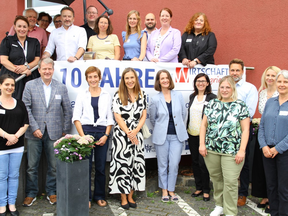 BWHW Mitarbeitede Frau Hanemman vom Wirtschaftsministerium und Netzwerkpartner